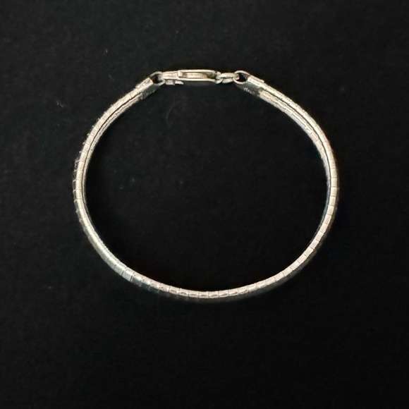 925 Italy Sterling Silver Omega Bracelet (Sz 7” includes clasp) - Picture 2 of 4